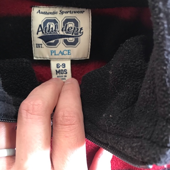 Child’s pull over - Picture 2 of 2